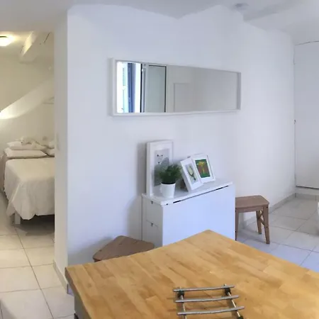 La Taniere De L'ours Blanc Aubagne-cassis-aix En Provence *